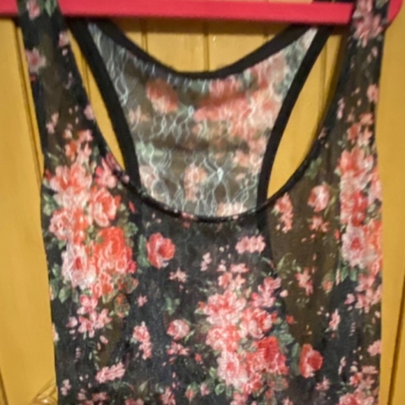 FLORAL LACE RACER BACK TOP - Picture 2 of 9